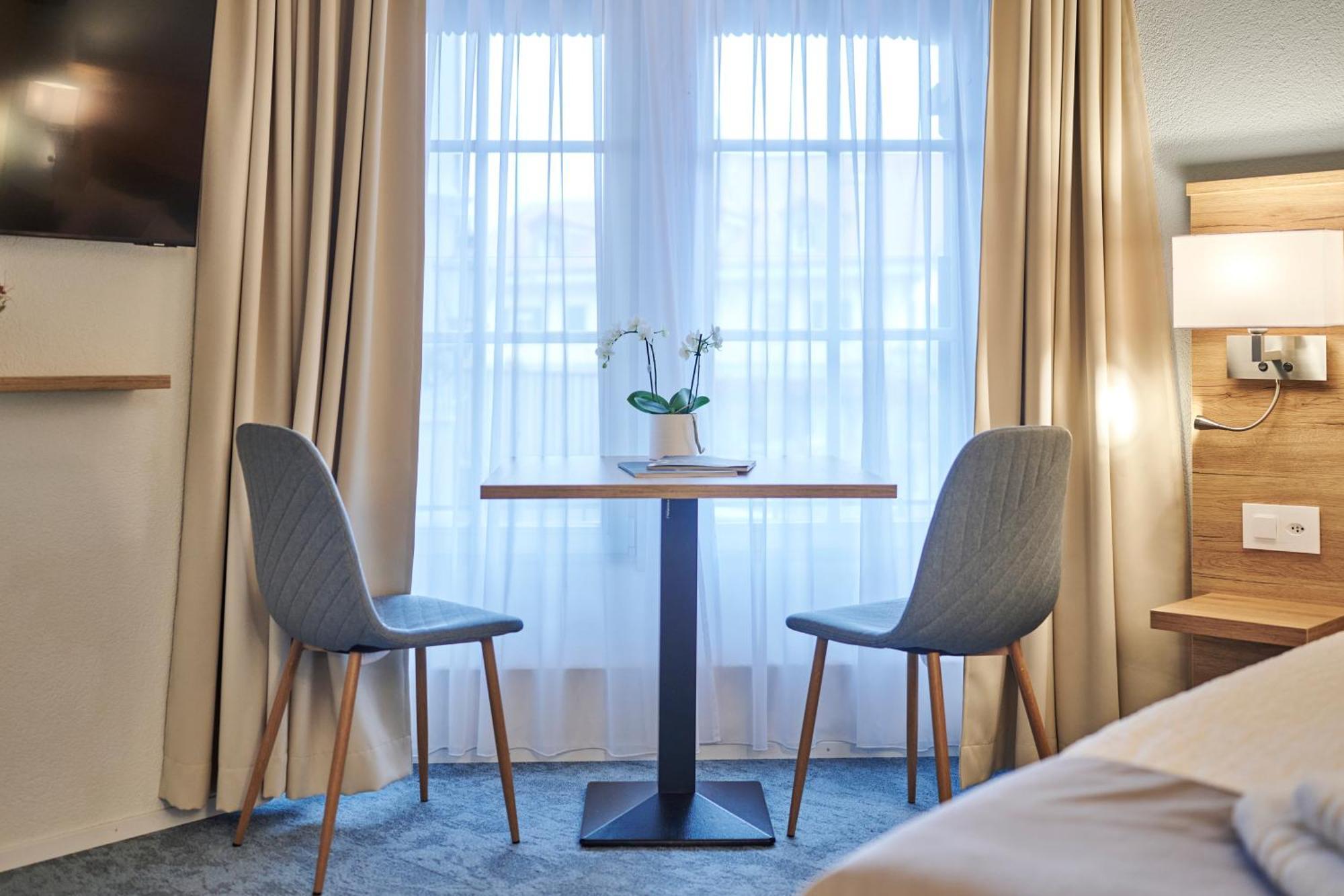 Aparthotel Krone - Self Check-In Unterseen 外观 照片